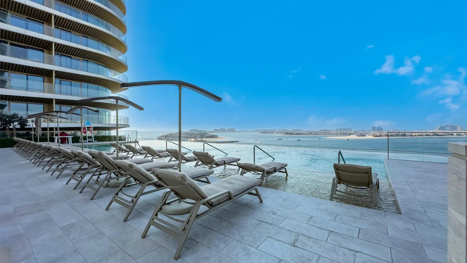 Exclusive Beachfront 2 Bed With Pool & Palm View Dubai