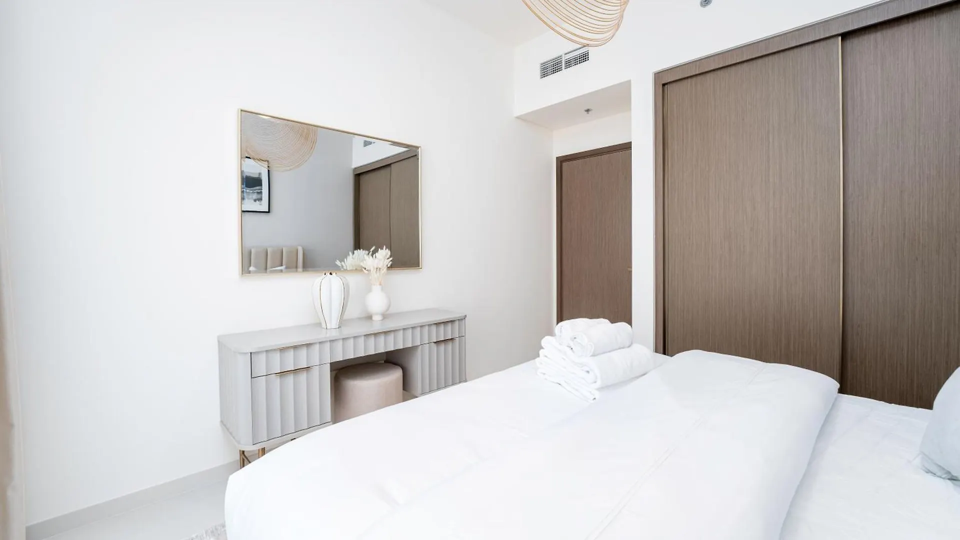 Exclusive Beachfront 2 Bed With Pool & Palm View Dubai 0*,  United Arab Emirates