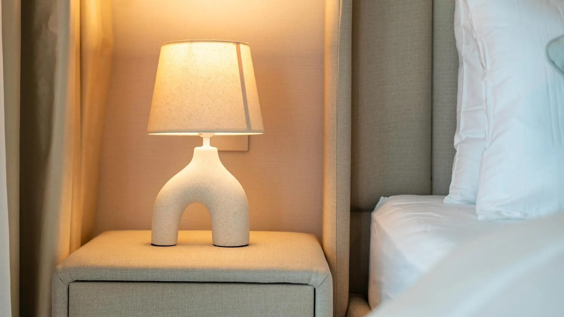 Exclusive Beachfront 2 Bed With Pool & Palm View Dubai 0*,  United Arab Emirates