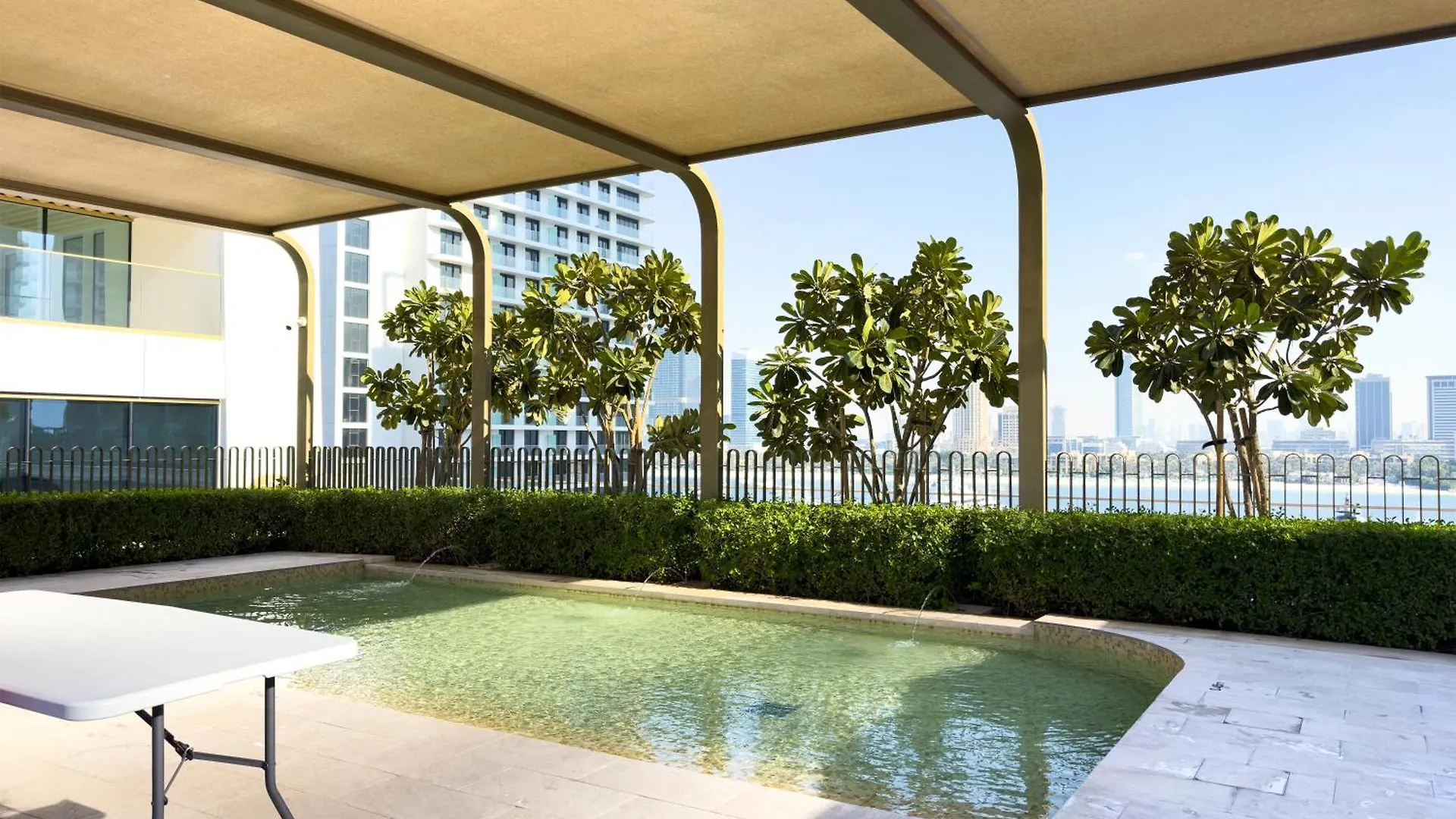 Exclusive Beachfront 2 Bed With Pool & Palm View Dubai Apartment