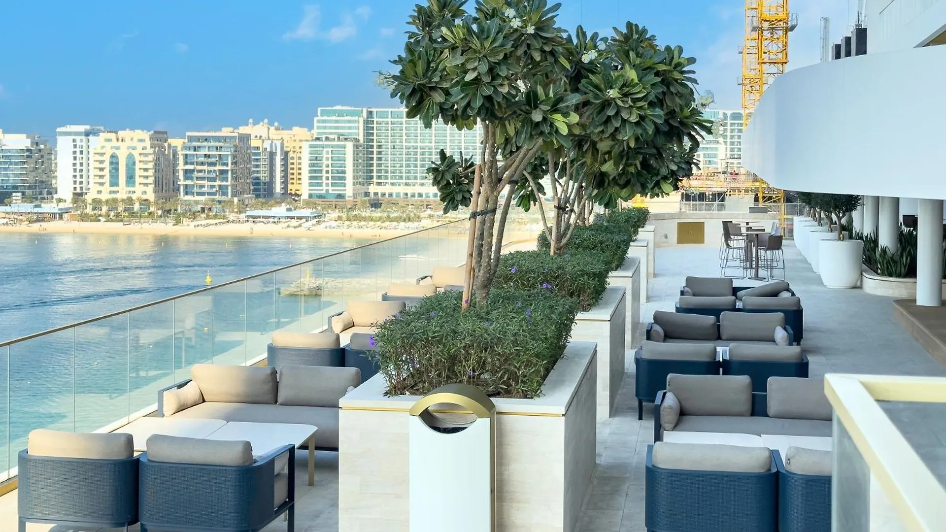 Exclusive Beachfront 2 Bed With Pool & Palm View Dubai