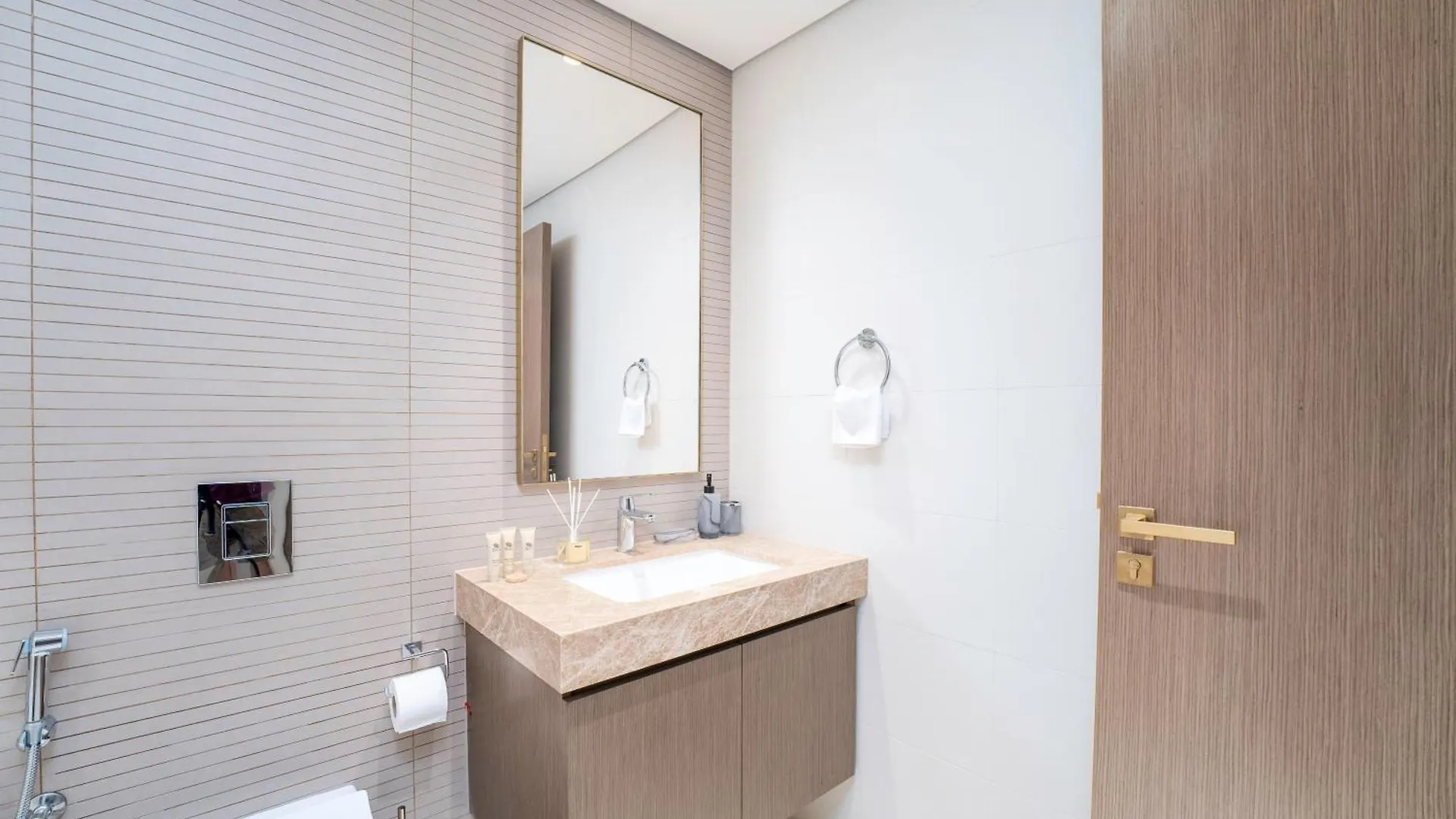 Exclusive Beachfront 2 Bed With Pool & Palm View Dubai United Arab Emirates