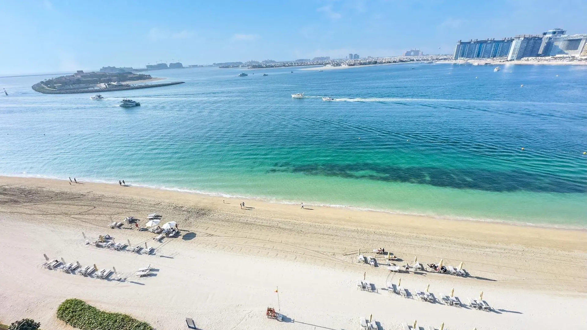 Exclusive Beachfront 2 Bed With Pool & Palm View Dubai Apartment